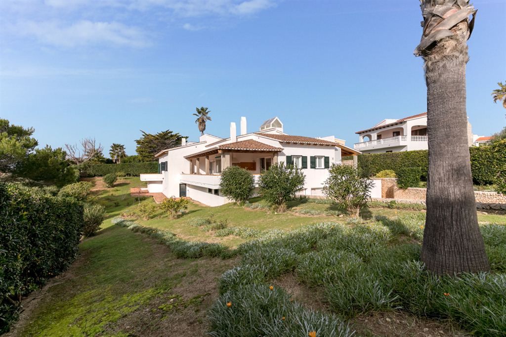 Nice and huge villa near Arenal d'en Castell with sea access